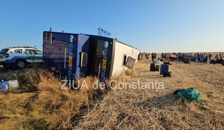 Bus with 54 Ukrainians overturned in Romania, - media. PHOTOS
