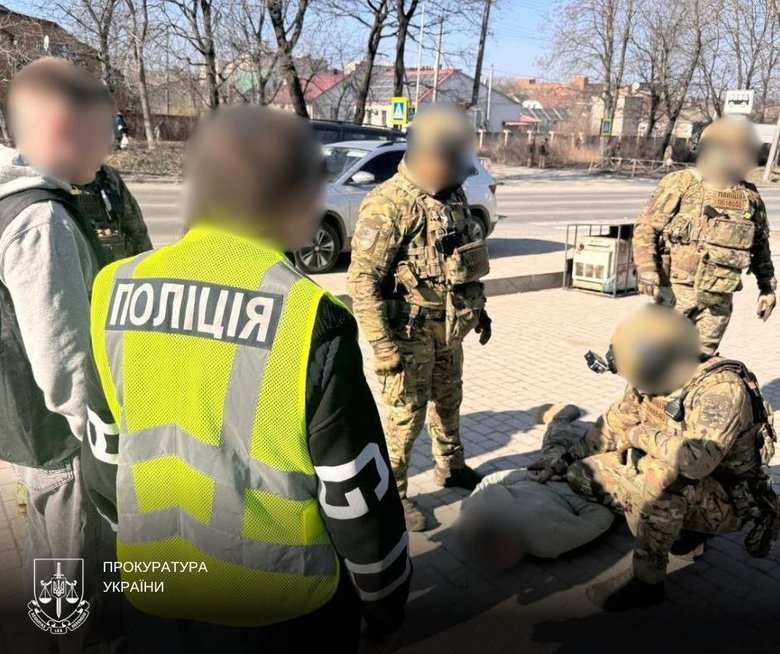 На Хмельниччині викрили військового, який переправляв ухилянтів за кордон