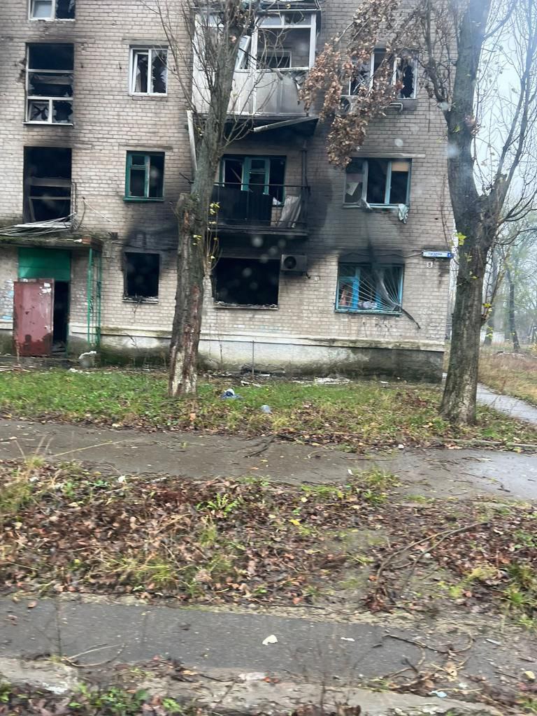 Наслідки ударів РФ по Донеччині: Пошкоджено будинки, поранено 1 особу 02