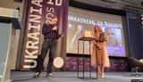 Мы должны продолжать давить на Путина, пока он не отдаст всех, – Сенцов при получении премии Ukrainian ID Awards. ФОТО