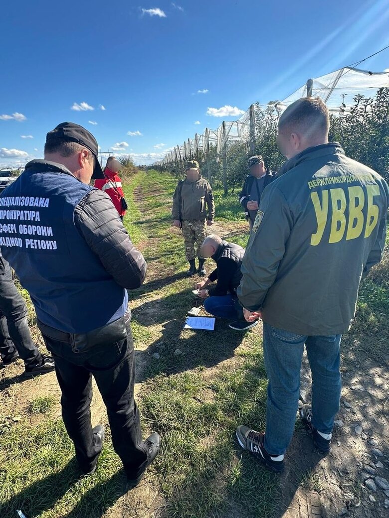 Намагався підкупити прикордонника і переправити ухилянтів до Словаччини
