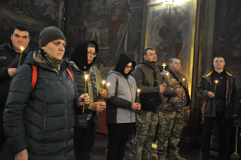 Пам’ятаємо!: у Києві вшанували подвиг Героїв Небесної Сотні 04
