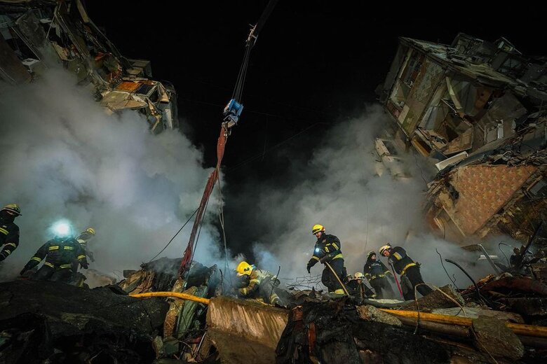 Внаслідок удару росіян по Дніпру загинули 25 осіб, наразі розшукують 43 людини, - Зеленський 06