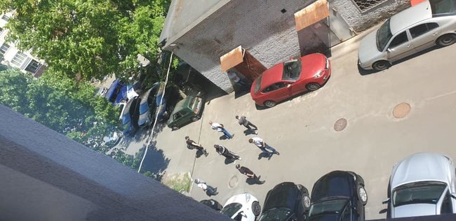 Невідомі спортивної зовнішності заблокували роботу ВККСУ 02