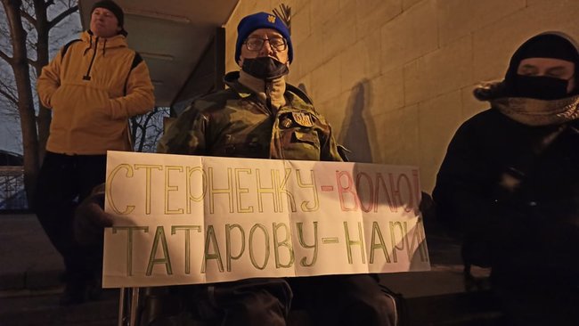 Під офісом Зеленського у Києві відбувається акція протесту проти вироку Стерненку, почалися сутички з правоохоронцями 05