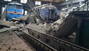 "Укрзалізниця" про апокаліптичні фото з депо Полтавщини: Знеструмлені ділянки заживлюють, дані про обмеження руху - фейк