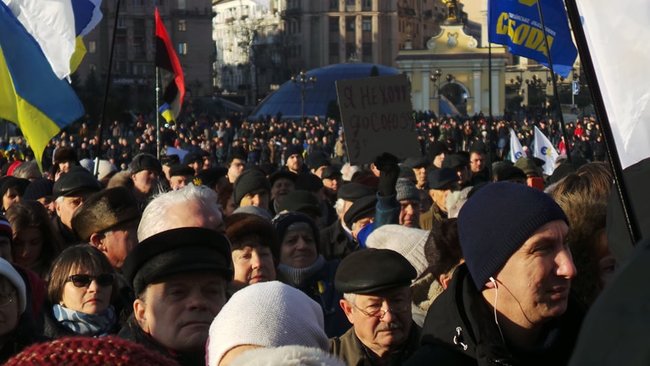 Червоні лінії для Зе: на Майдане состоялось вече в преддверии встречи Зеленского и Путина 05
