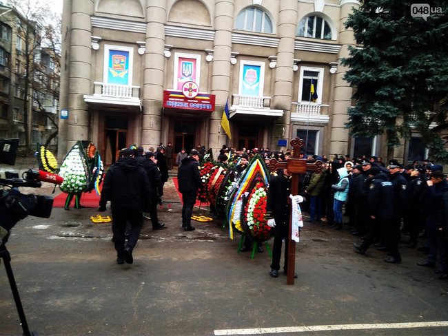 С погибшим в перестрелке полицейским Сергеем Пригариным простились в Одессе 06