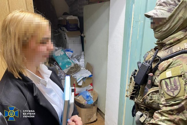 Полицейская похищала наркотики из вещдоков и продавала их на Одесчине, - СБУ 01