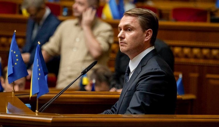 Кравченко сьогодні вночі виїхав за кордон, - ЦПК