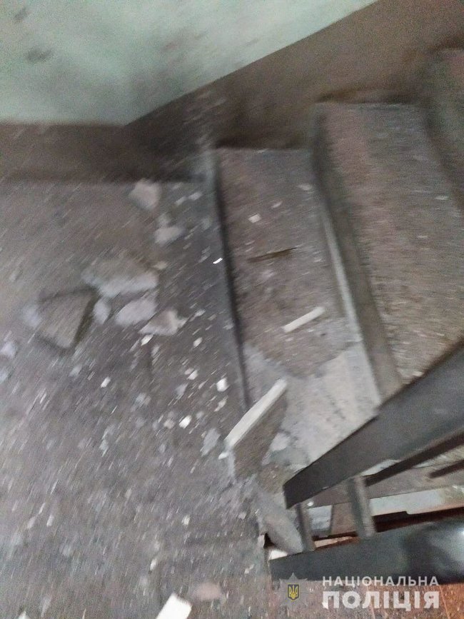У підїзді однієї з багатоповерхівок на Львівщині вибухнула граната, постраждалих немає, - поліція 01