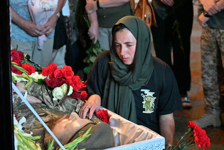 Із загиблим сержантом 68-ї ОЄБр Антоном Усовським попрощалися у Михайлівському Соборі 08