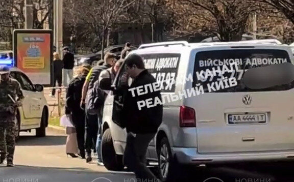 військові,адвокати