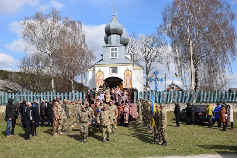 Тернопільщина попрощалася із загиблим 38-річним воїном Сергієм Грищуком, який повернувся із Польщі, щоб боронити країну 09