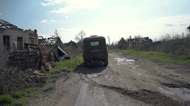 Residents make living in destroyed village near Izium: Russians killed both people and animals en masse. One villager was shot and crushed with tank 03