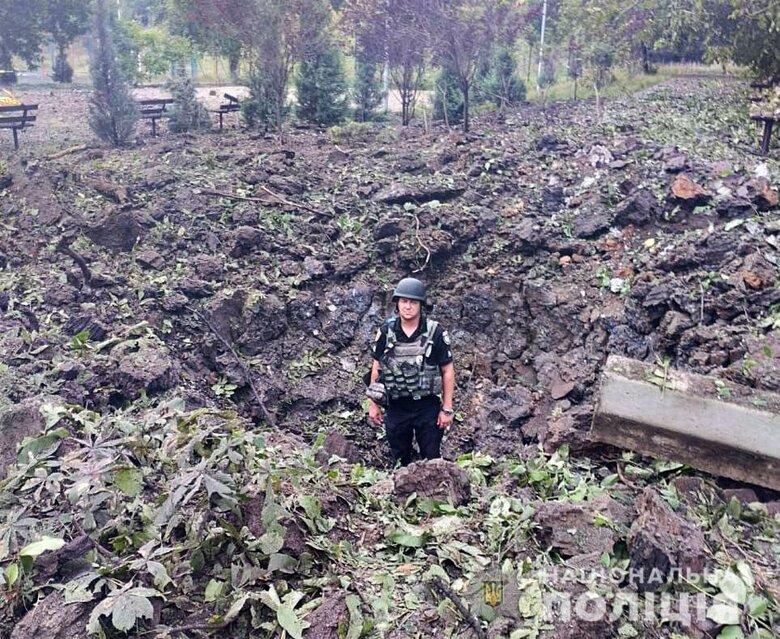 Russian occupation troops set fire to 10 settlements in Donetsk region. There are killed and wounded, - National Police 03