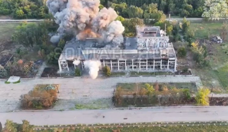 Пілоти МіГ-29 знищили склад пального противника разом з окупантами всередині. ВIДЕО