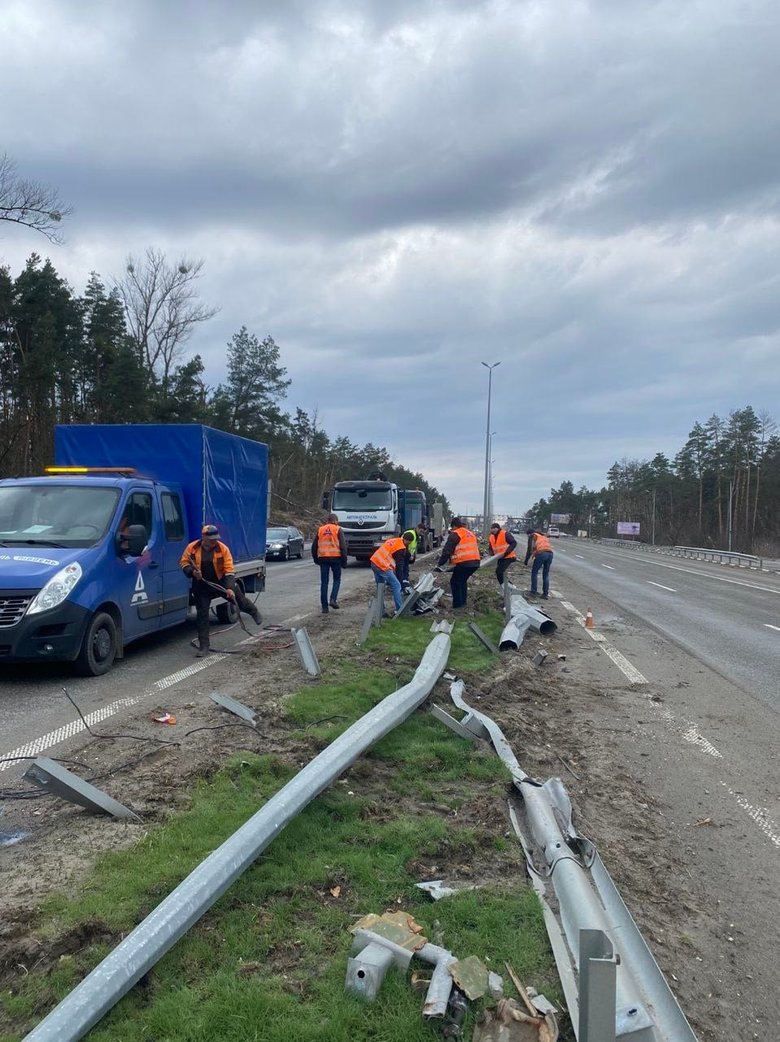 Over 16 kilometers of streets cleaned in Irpin 03