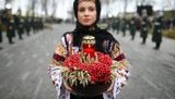 Янукович и Азаров посетили панихиду по умершим от голода. ФОТОрепортаж