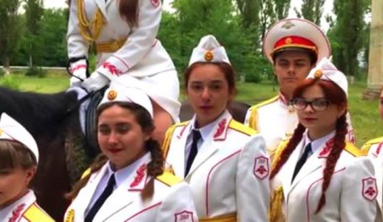 "Ми готові дійти з вами до самого пекла, і з гідністю подолати все, що заготовано нам долею!" - дитяча організація "Оплот-Донбас" привітала з днем ​​народження ватажка "ДНР" Захарченка. ВIДЕО