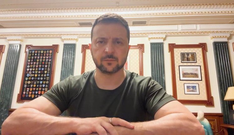 Украина бьет по складам боеприпасов в России своим оружием, - Зеленский. ВИДЕО