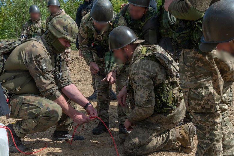Підготовка українських воїнів у Польщі