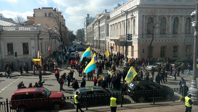 Під ВР відбувається кілька акцій протесту громадських організацій і політсил. 06