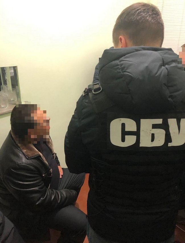 Чиновника Держслужби праці, який налагодив схему одержання хабарів, затримали на Кіровоградщині, - СБУ 01