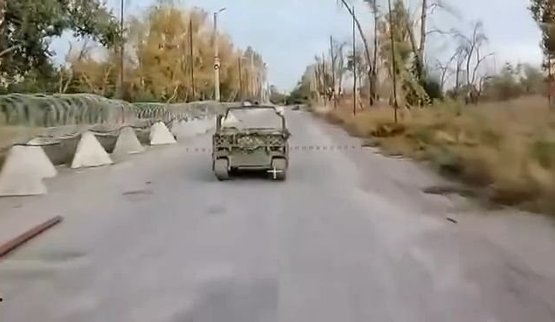 Оператор украинского НРК выстрелом сетки сбил российский FPV-дрон, который хотел атаковать наземный комплекс с тыла. ВИДЕО