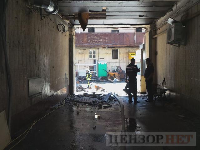 Наслідки масштабної пожежі в центрі Києва 12