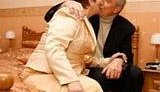 Семенюк и ее жених-миллионер целуются в спальне. ФОТОрепортаж.