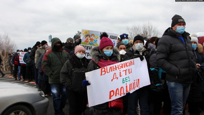 Жители Запорожской области протестуют против строительства каолинового карьера и блокируют трассу Харьков-Симферополь 04