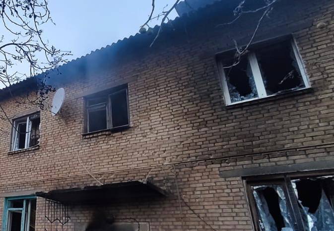 Оккупанты обстреляли Покровскую громаду на Днепропетровщине, повреждены многоэтажки, без пострадавших 02