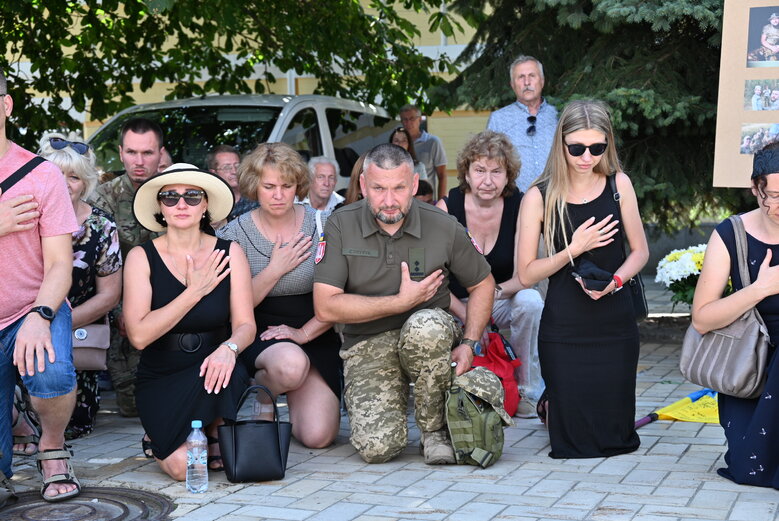 Із загиблим сержантом 68-ї ОЄБр Антоном Усовським попрощалися у Михайлівському Соборі 02