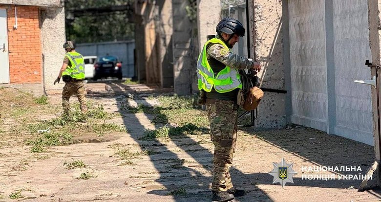 Після нічної атаки на Київ вибухотехніки знешкодили 12 суббоєприпасів ракети Х-69