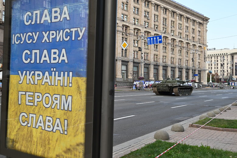 Выставка уничтоженной военной техники РФ на столичном Крещатике 64