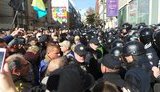 Поліція не дала активістам поставити намети на Майдані. Відбулася сутичка. ФОТОрепортаж+ВІДЕО