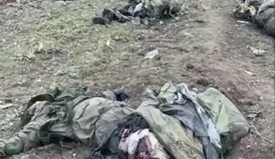 Рашист із евакуаційної групи скиглить про велику кількість тіл рашистів та роботи