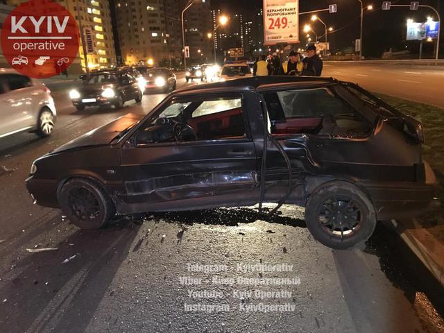 Масштабна ДТП у Києві: зіткнулися пять автомобілів, троє постраждалих 12 Масштабна ДТП у Києві: зіткнулися пять автомобілів, троє постраждалих 12