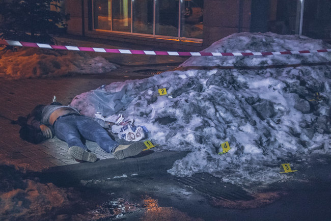 Нові подробиці загибелі співробітника Управління держохорони Василя Хмелюка: поки боксера Петра Очеретяного призначили вбивцею, його знайомі кажуть про самооборону 01