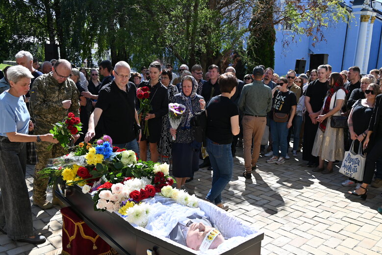 Із померлим релігієзнавцем Ігорем Козловським, який провів майже 2 роки у полоні ДНР, попрощалися у Києві 04
