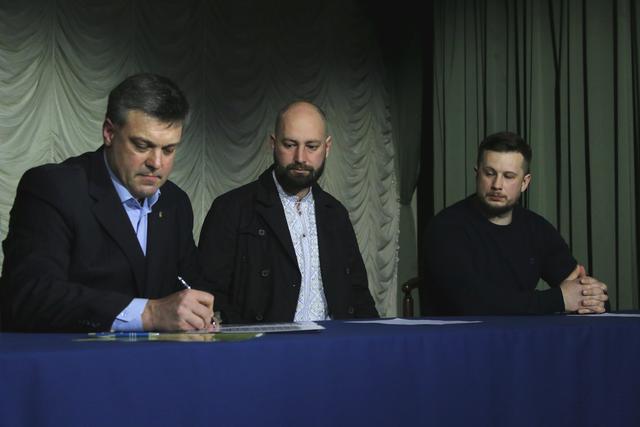 Національний маніфест: Про що домовилися Свобода, ПС та Національний корпус? 01 Національний маніфест: Про що домовилися Свобода, ПС та Національний корпус? 01