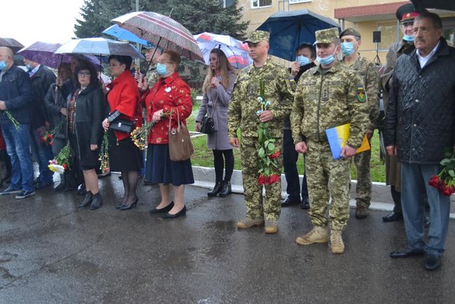 В Кривом Роге открыли мемориал памяти бойцов 17-й танковой бригады и батальона Кривбасс 01