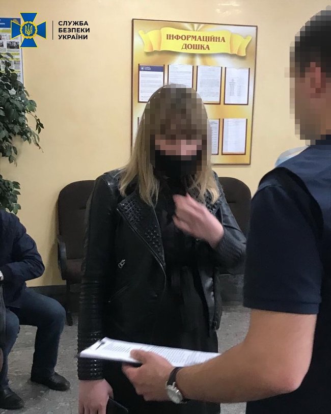 Заступницю начальника відділу головного управління поліції Волинської області затримали під час одержання $1,5 тис за закриття кримінальних справ, - СБУ 03