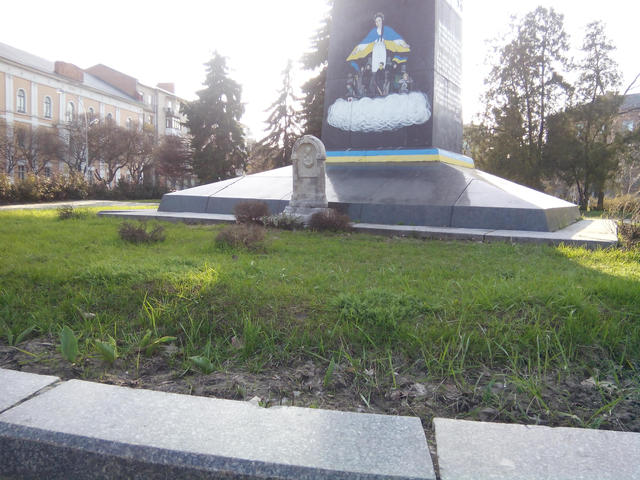 полтава небесная сотня монумент