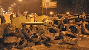 На улицах Львова народ установил противотанковые пушки для борьбы с "антитеррористической операцией". ФОТО