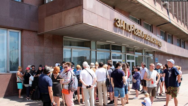 Батьки школярів влаштували в Запоріжжі протест проти дистанційного навчання 01
