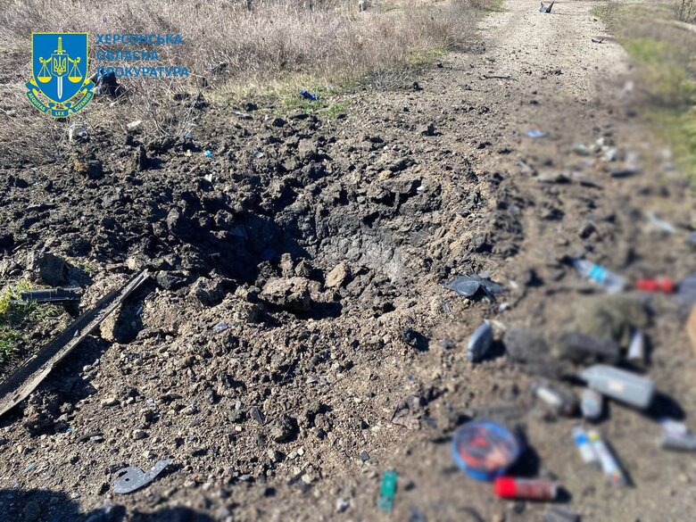 На Херсонщині внаслідок підриву автівки на міні загинув чоловік 02