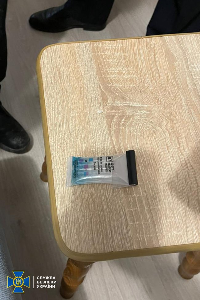 Полицейская похищала наркотики из вещдоков и продавала их на Одесчине, - СБУ 03
