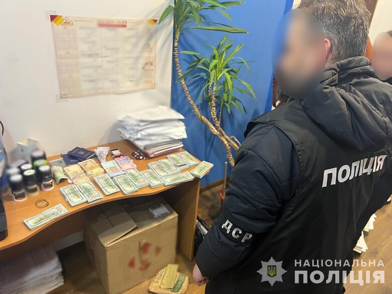 Банду, що займалася вимаганням, викрили на Житомирщині. На чолі був кримінальний авторитет 02